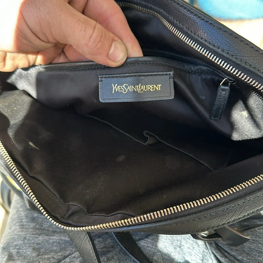 Black leather Yves Saint Laurent purse excellent condition - Picture 9 of 12